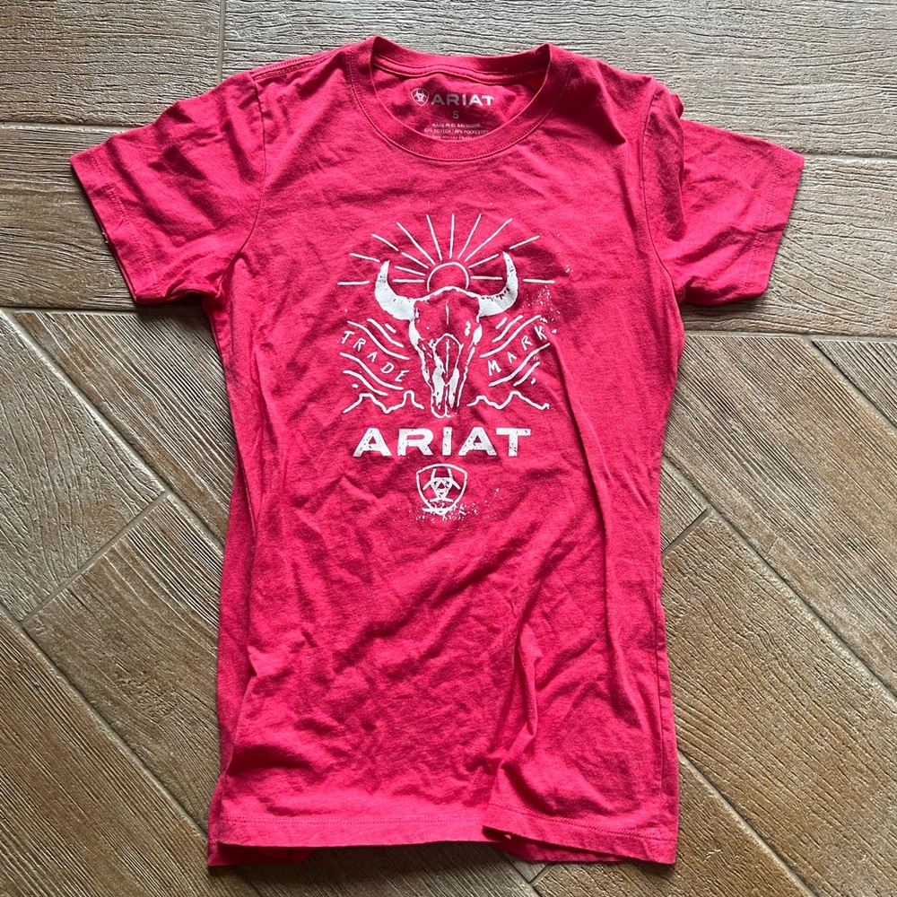 Super cute and flattering airiat tee